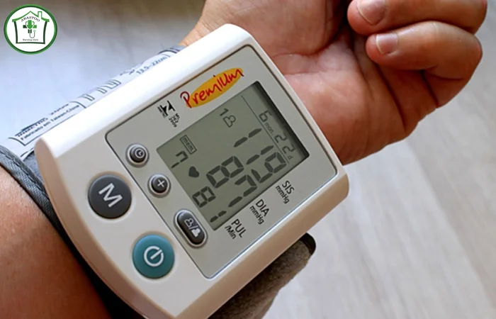 کنترل فشار خون در سالمندان چگونه انجام می_شود؟